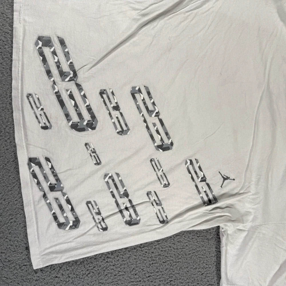 Vintage Jordan Center Logo T Shirt Mens‎ 2XL White Embroidered AOP Short Sleeve